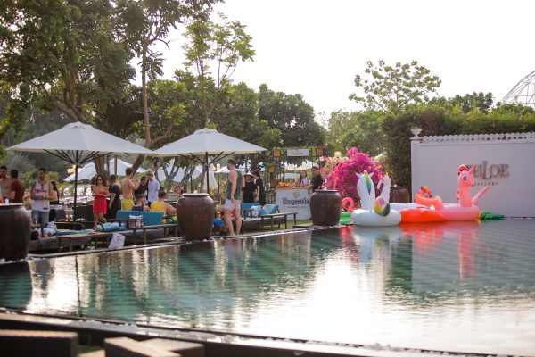 Tiệc cưới poolside