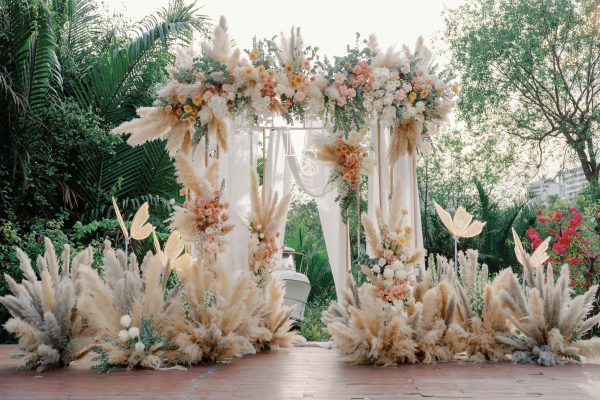 Hoa trang trí tiệc cưới